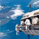 Imagen para el artículo titulado El satélite más espeluznante de la historia fue esta silueta de un astronauta vagando por el espacio